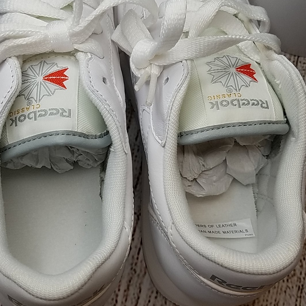 *DONATED* NIB REEBOK CLASSIC WHITE TENNIS SHOES - Picture 7 of 8